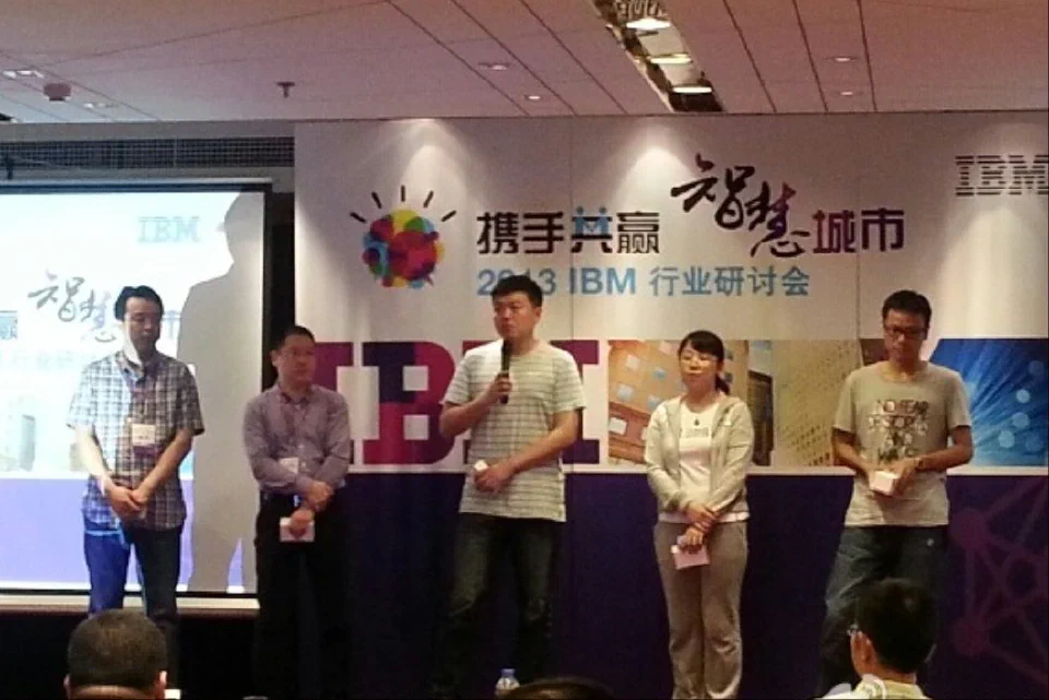 沃土上的新芽,象征人生坚守与希望